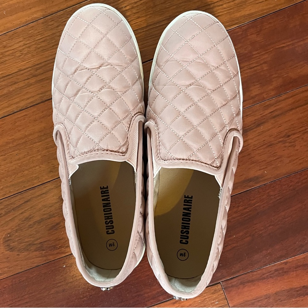 Cushionaire Size 9M Slip on Pink Shoes in Great Used Condition